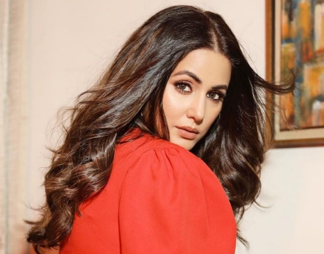 Cute Hina Khan Pictures